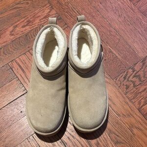 UGG Women's Tan Slippers
